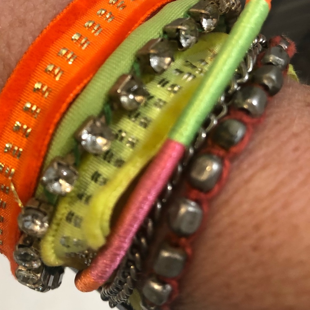 Magnetic fluorescent layered bracelet. Multi color bracelet in fun 80s colors - Picture 5 of 7